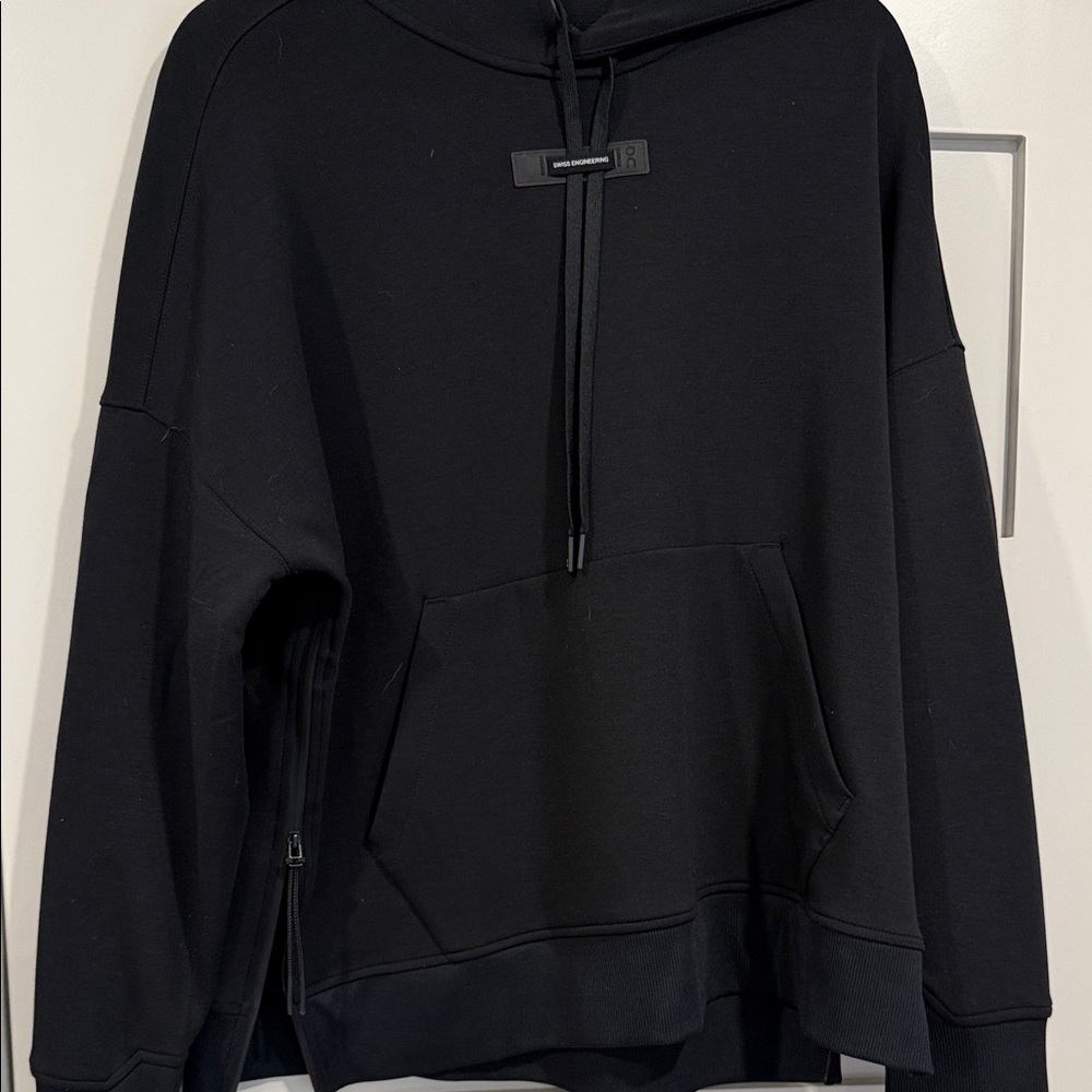 ON women’s sweatshirt